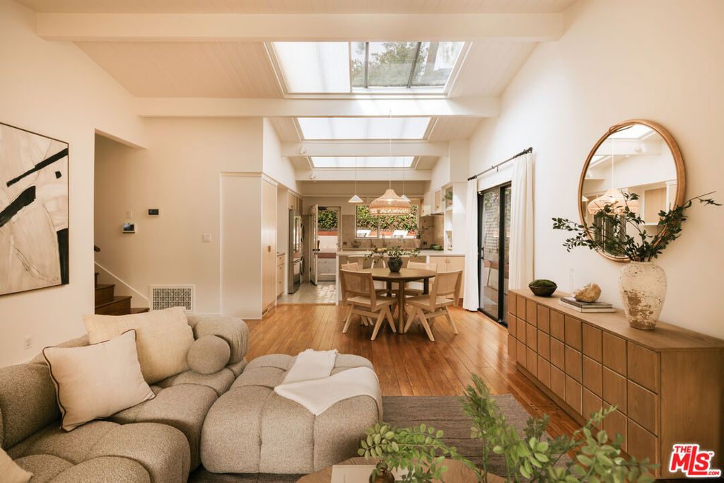 Image 5 of property listing at 588 Dryad Road, Santa Monica, CA 90402