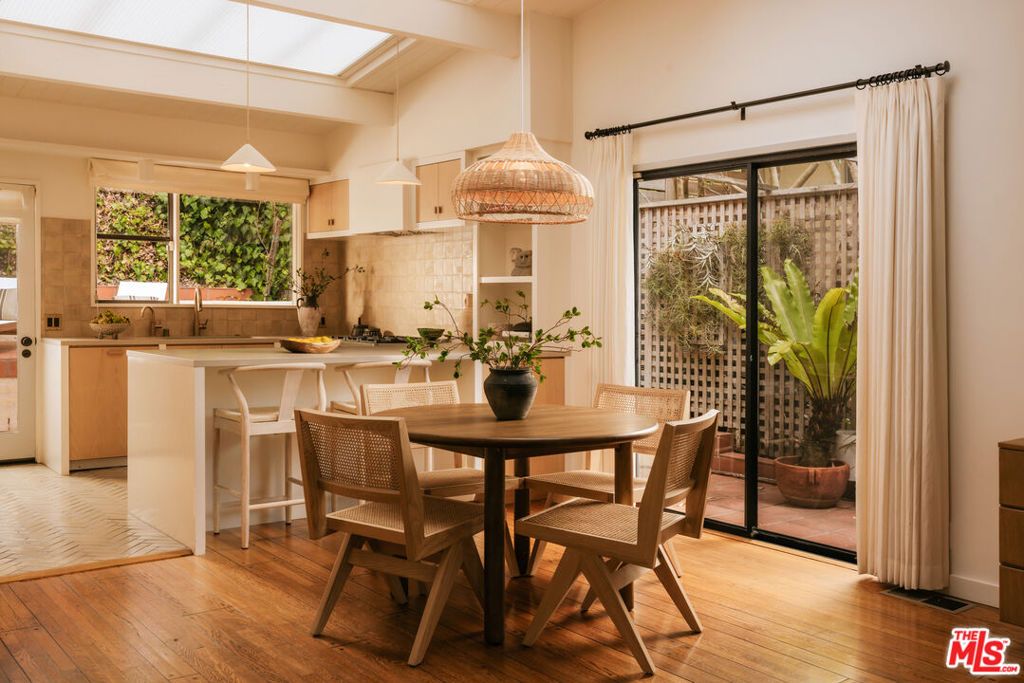 Image 6 of property listing at 588 Dryad Road, Santa Monica, CA 90402