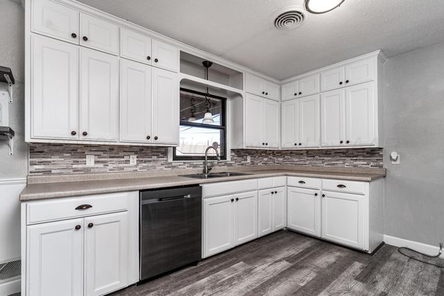 2233 N DWIGHT Street, Pampa, TX 79065