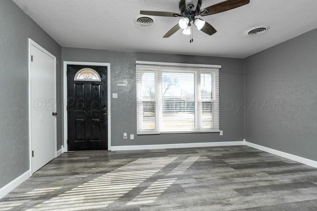 2233 N DWIGHT Street, Pampa, TX 79065