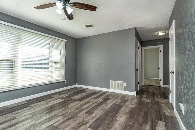 2233 N DWIGHT Street, Pampa, TX 79065