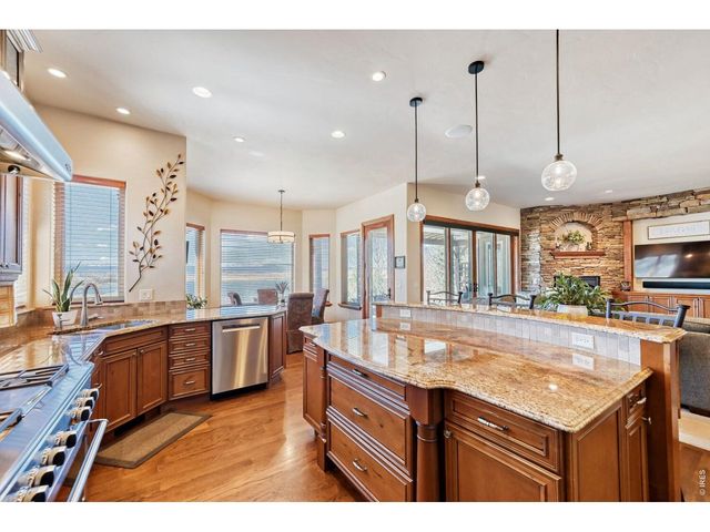 5759 Pelican Shores Dr, Longmont, CO 80504