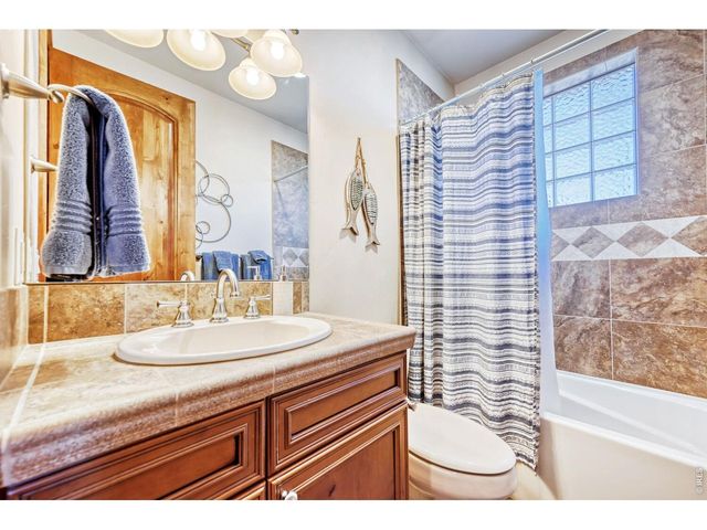 5759 Pelican Shores Dr, Longmont, CO 80504