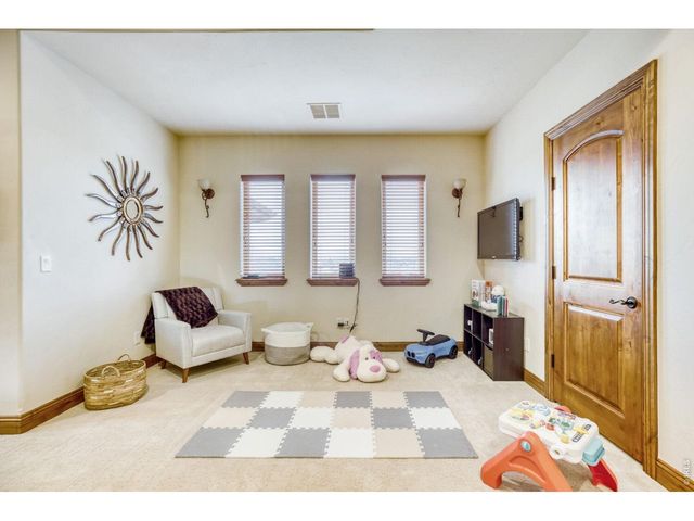 5759 Pelican Shores Dr, Longmont, CO 80504