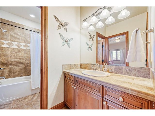 5759 Pelican Shores Dr, Longmont, CO 80504