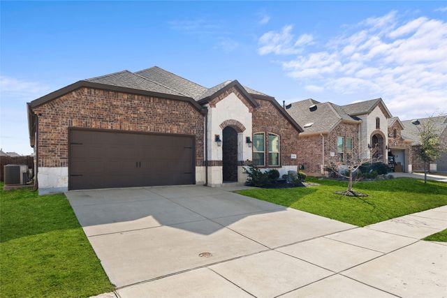 11216 Klondike Lane, Aubrey, TX 76227