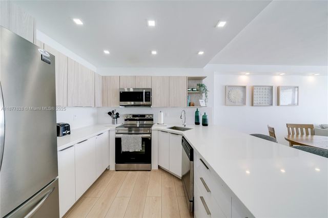 5601 Collins Ave 1011, Miami Beach, FL 33140