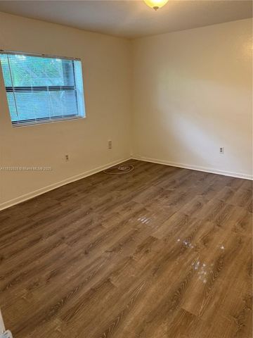 2335 NE 172nd St 6, North Miami Beach, FL 33160