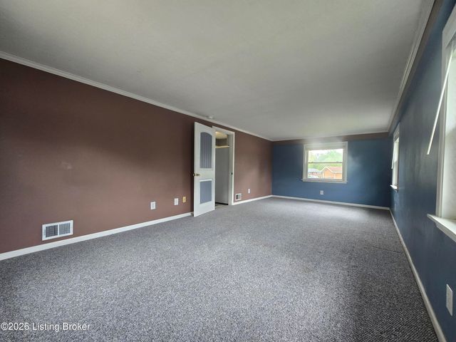 9005 Wooddale Dr, Louisville, KY 40272