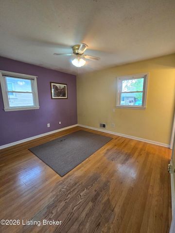 9005 Wooddale Dr, Louisville, KY 40272