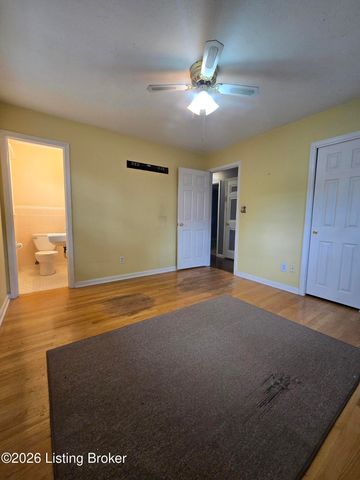 9005 Wooddale Dr, Louisville, KY 40272