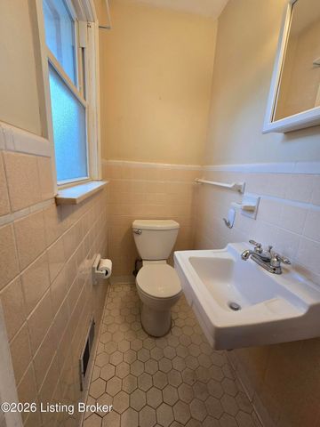 9005 Wooddale Dr, Louisville, KY 40272