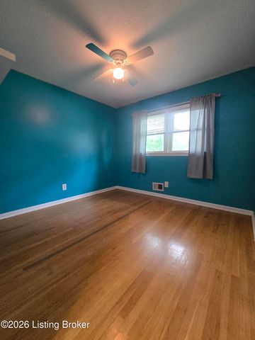 9005 Wooddale Dr, Louisville, KY 40272