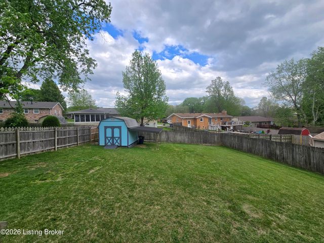 9005 Wooddale Dr, Louisville, KY 40272