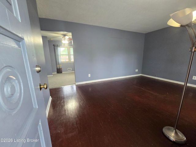 9005 Wooddale Dr, Louisville, KY 40272