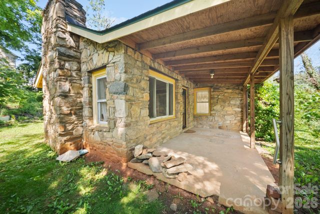 78 Green Oak Road, Asheville, NC 28804