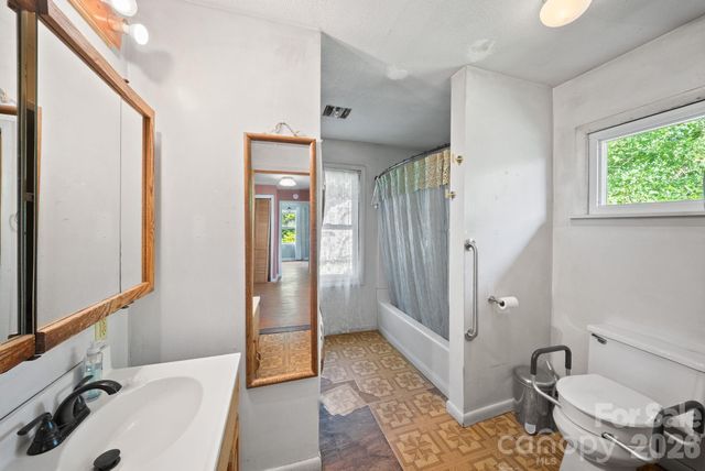 78 Green Oak Road, Asheville, NC 28804
