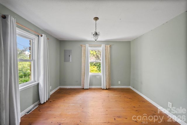 78 Green Oak Road, Asheville, NC 28804