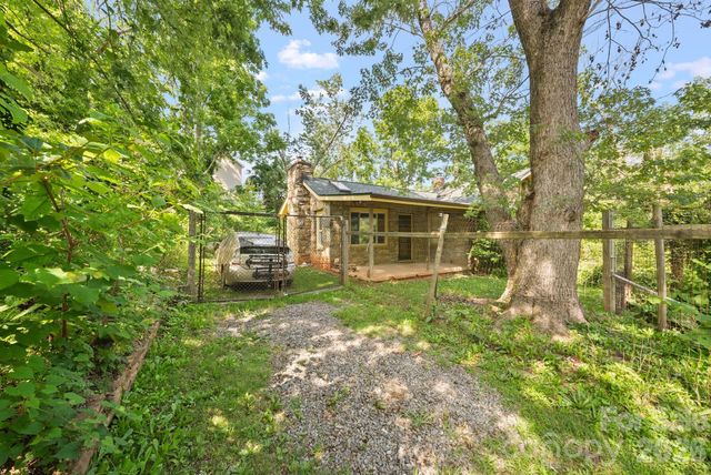 78 Green Oak Road, Asheville, NC 28804