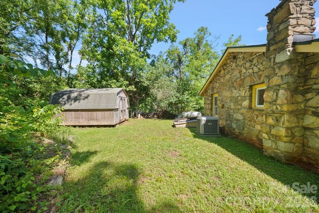 78 Green Oak Road, Asheville, NC 28804