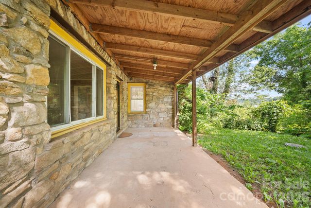 78 Green Oak Road, Asheville, NC 28804