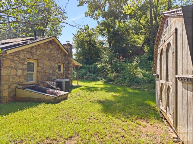 78 Green Oak Road, Asheville, NC 28804