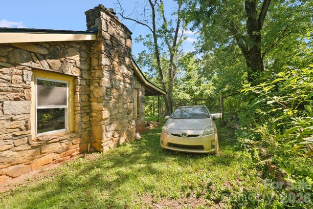 78 Green Oak Road, Asheville, NC 28804
