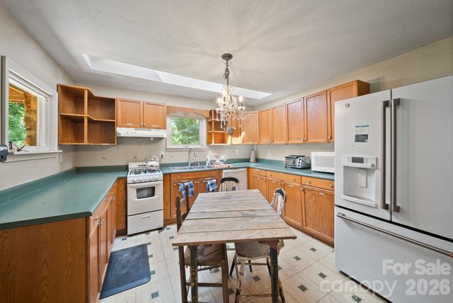 78 Green Oak Road, Asheville, NC 28804