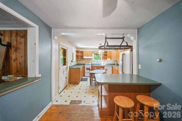 78 Green Oak Road, Asheville, NC 28804