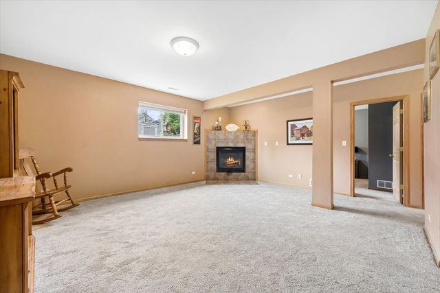 702 HICKORY Street, Lemont, IL 60439