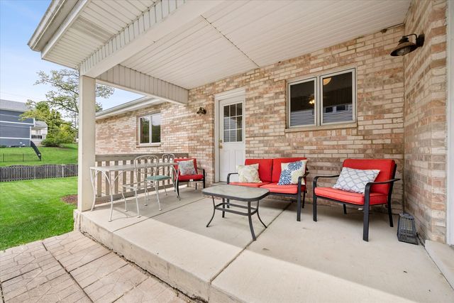 702 HICKORY Street, Lemont, IL 60439
