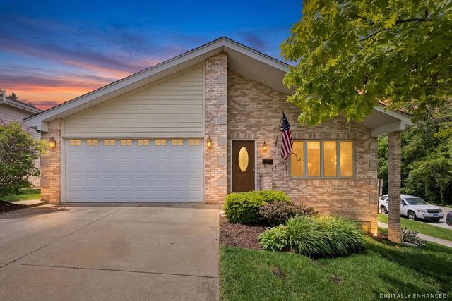 702 HICKORY Street, Lemont, IL 60439