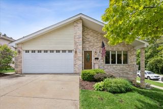 702 HICKORY Street, Lemont, IL 60439