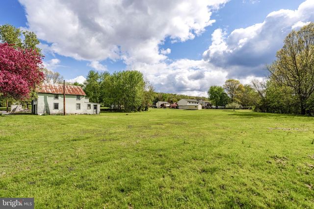 1290 READING RD, Mohnton, PA 19540