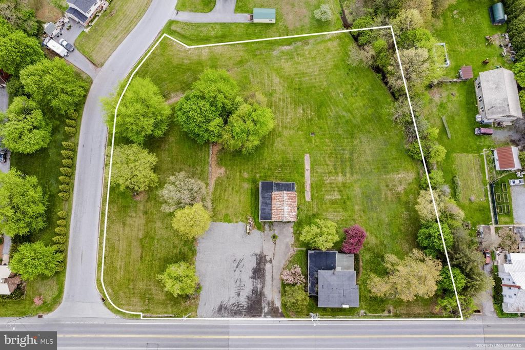 1290 READING RD, Mohnton, PA 19540