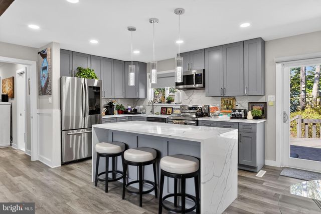 2303 RIDDLE AVE, Wilmington, DE 19806