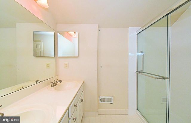 37 STUART DR, Norristown, PA 19401