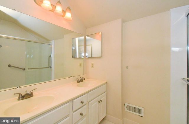 37 STUART DR, Norristown, PA 19401