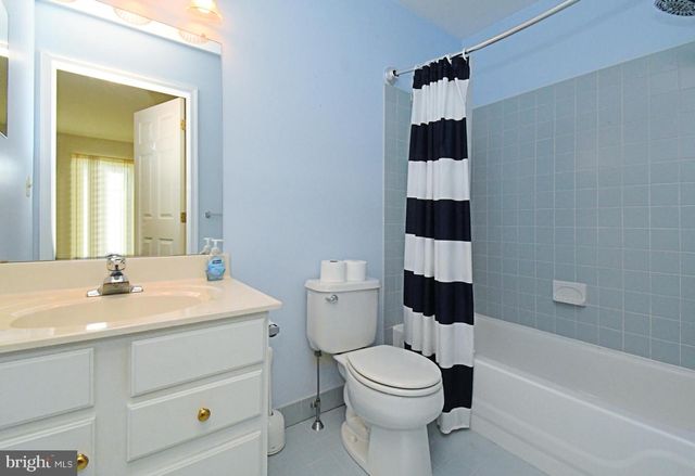 37 STUART DR, Norristown, PA 19401