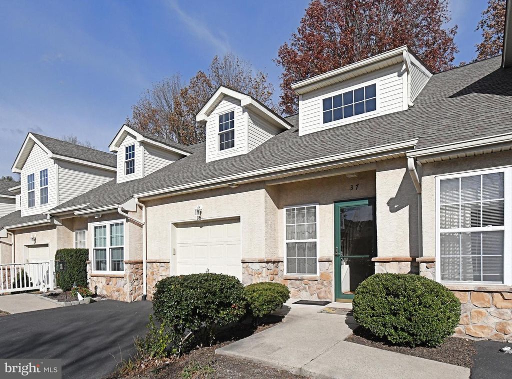 37 STUART DR, Norristown, PA 19401