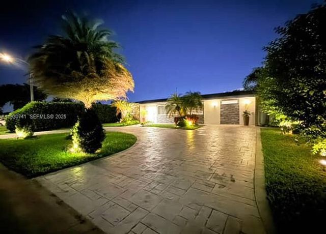 7180 SW 11th St, Pembroke Pines, FL 33023