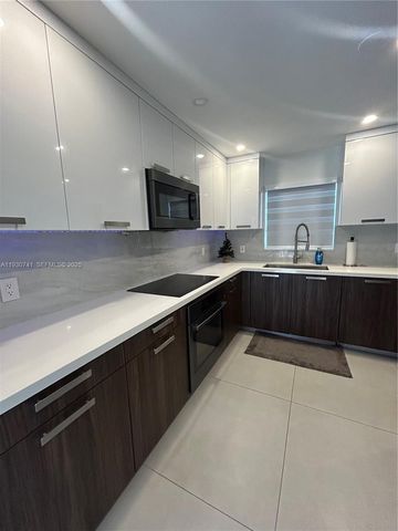 7180 SW 11th St, Pembroke Pines, FL 33023