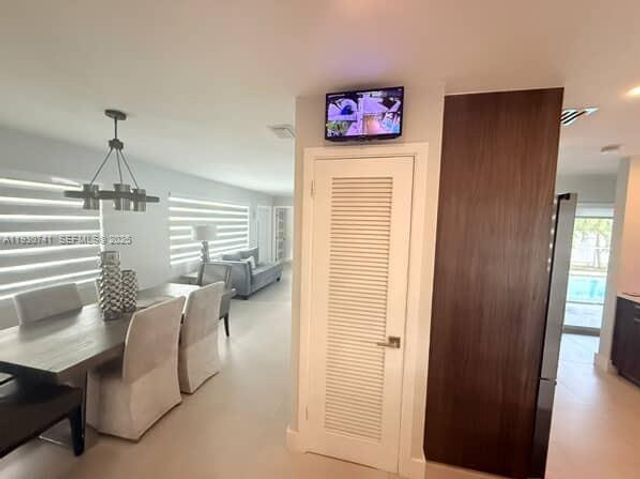 7180 SW 11th St, Pembroke Pines, FL 33023