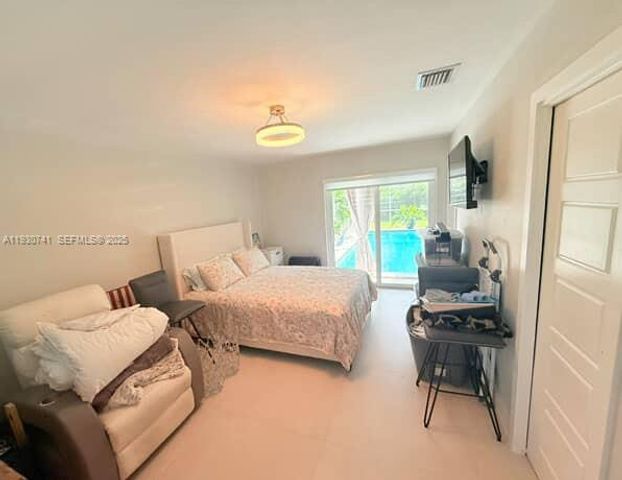 7180 SW 11th St, Pembroke Pines, FL 33023