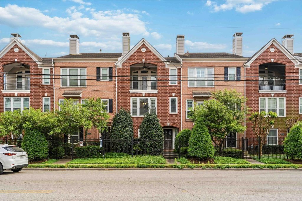 2607 W Dallas Street, Houston, TX 77019