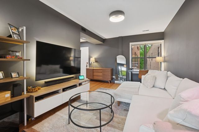 5730 N Hermitage Avenue 2, Chicago, IL 60660