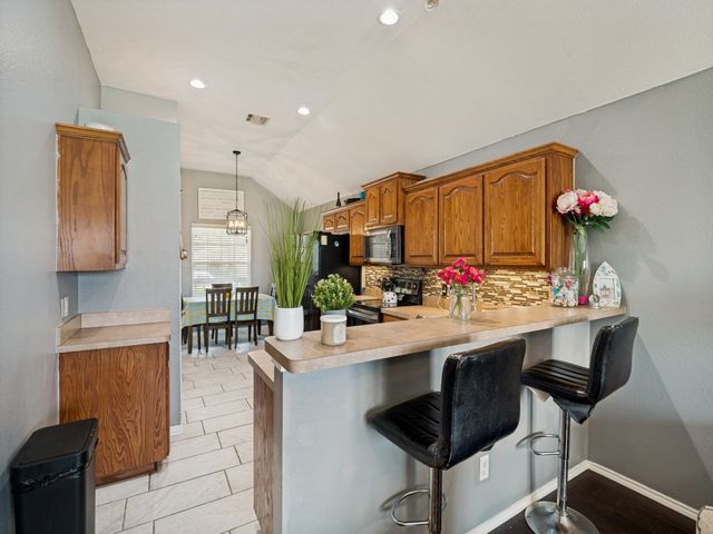 1655 Wildflower Drive, Waxahachie, TX 75165