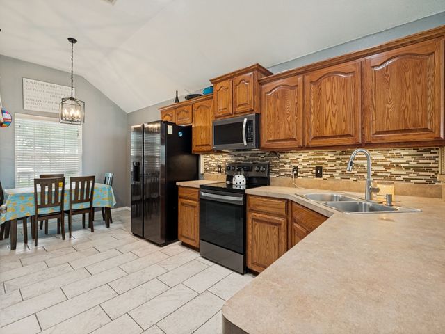 1655 Wildflower Drive, Waxahachie, TX 75165