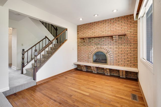 1525 Columbia Court, Elk Grove Village, IL 60007