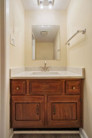 1525 Columbia Court, Elk Grove Village, IL 60007
